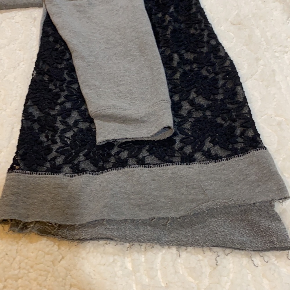 Torrid Gray Sweatshirt Black Lace Front Raw Hem/Cuff Size 2 or 2X or 18/20 - Picture 4 of 10